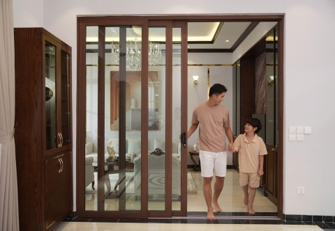 Mẫu cửa nhôm kính đẹp: Cách chọn cửa phù hợp từng loại nhà